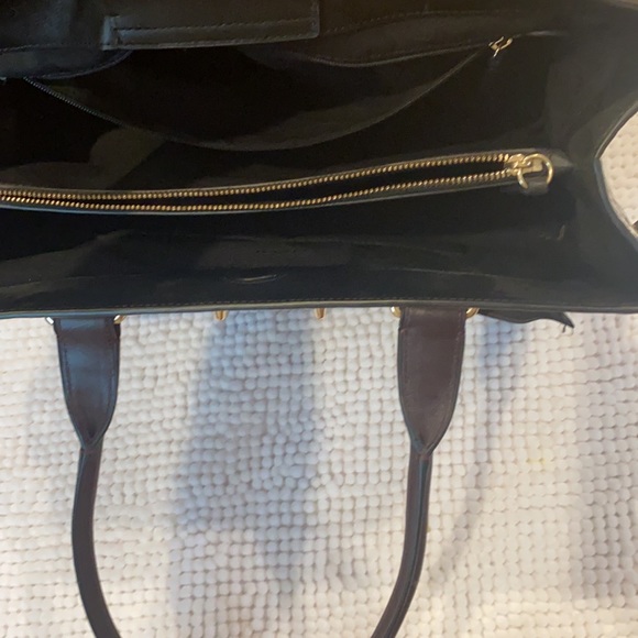 Gorgeous handbag  practically new - Picture 4 of 4